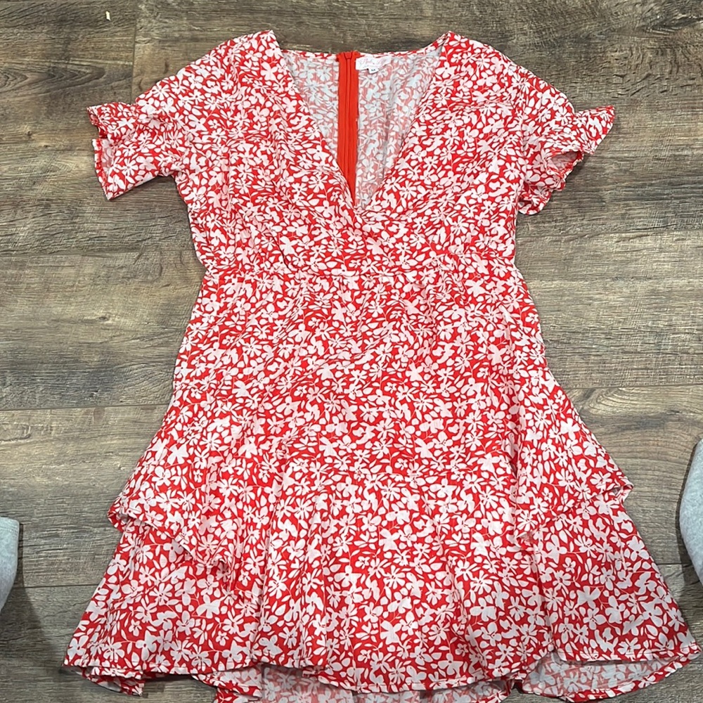 Spring/Summer dress! Size: M. By Pink Lilly. Red with white flowers. Zip back